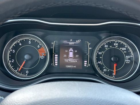 Used 2019 Jeep Cherokee Latitude Plus FWD image 23