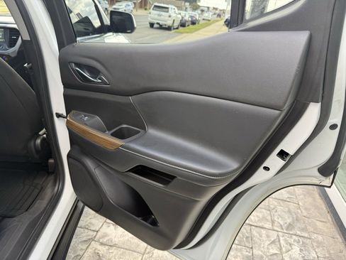 Certified 2019 GMC Acadia SLE image 37