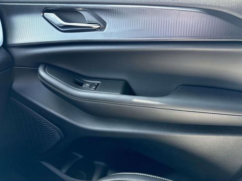 New 2024 Jeep Grand Cherokee Altitude image 28