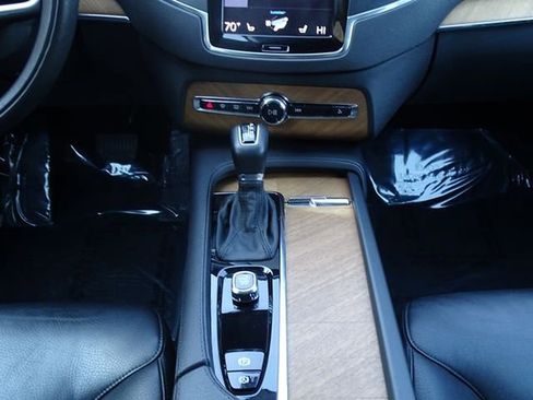 Used 2022 Volvo XC90 T6 Momentum w/ Climate Package image 36