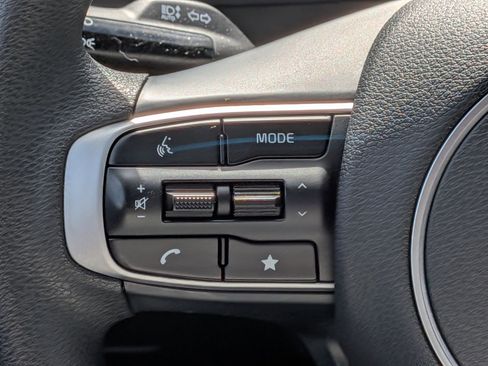 Used 2025 Kia Sportage LX image 18