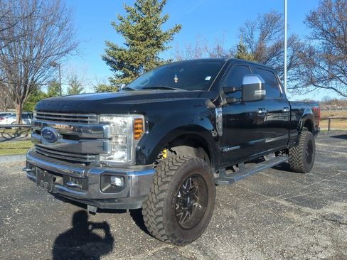 Used 2018 Ford F250 Lariat w/ Lariat Ultimate Package AWD/4WD image 2