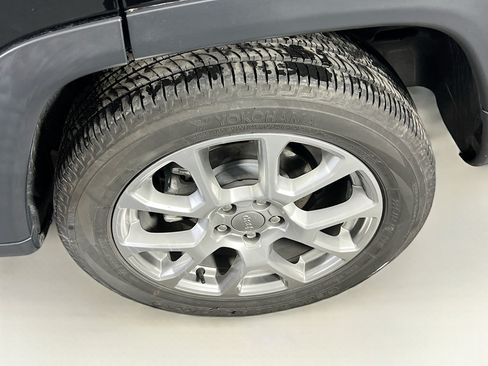 Used 2022 Jeep Compass Latitude AWD/4WD image 29
