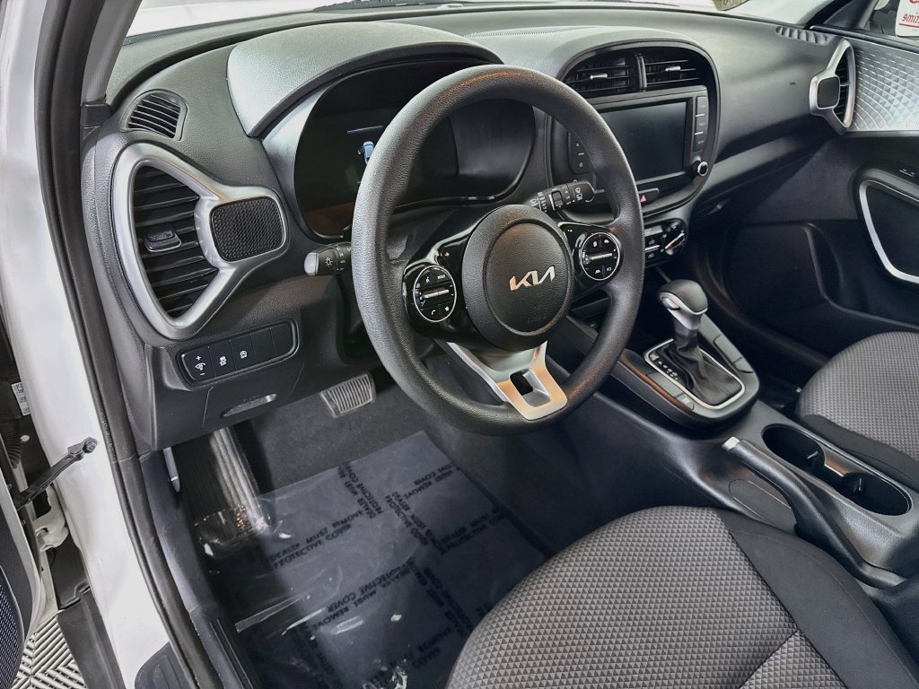 Used 2024 Kia Soul LX w/ LX Technology Package FWD image 17