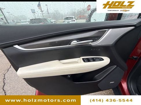 Certified 2023 Cadillac XT5 Sportv w/ LPO, Floor Liner Package AWD/4WD image 24