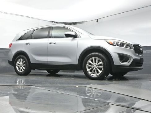 Used 2016 Kia Sorento LX image 39