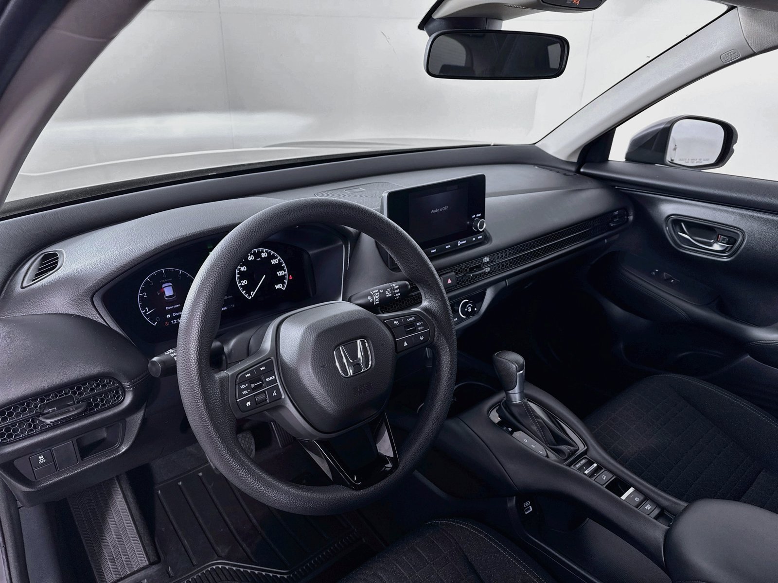 Used 2023 Honda HR-V LX image 9