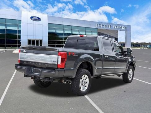 Certified 2019 Ford F250 Platinum w/ Platinum Ultimate Package AWD/4WD image 4