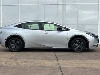 Used 2024 Toyota Prius LE video 3