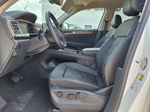 Used 2025 Volkswagen Atlas SE FWD image 15