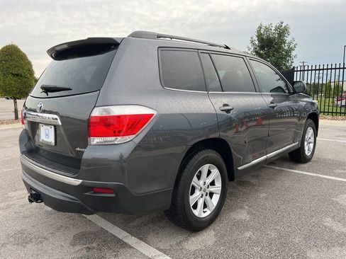 Used 2012 Toyota Highlander SE w/ Tow Pkg AWD/4WD image 4
