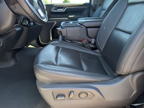 Used 2025 GMC Sierra 1500 SLT AWD/4WD image 8