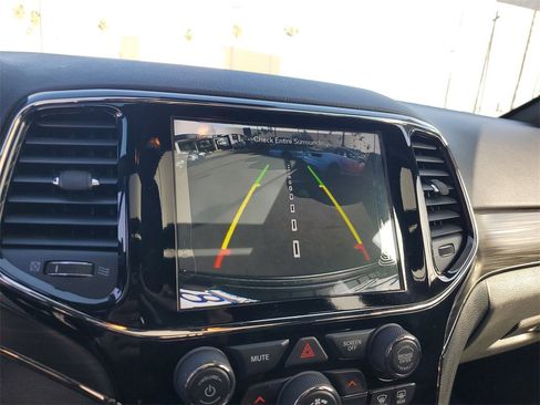 Used 2019 Jeep Grand Cherokee Limited X image 29