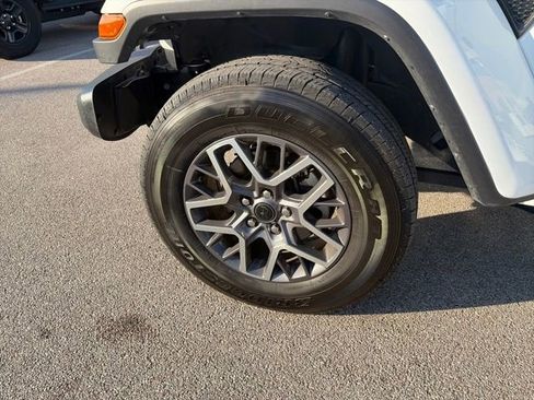 Used 2025 Jeep Wrangler Sahara image 48