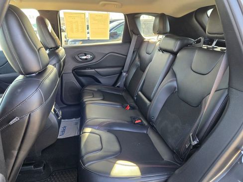 Used 2019 Jeep Cherokee Trailhawk w/ Cold Weather Group image 27