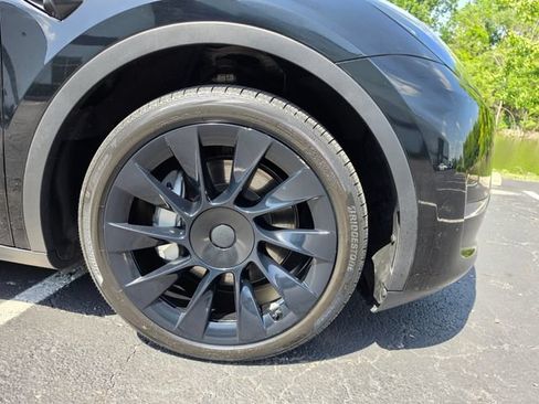 Used 2023 Tesla Model Y Long Range AWD/4WD image 4