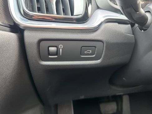 Used 2019 Volvo S60 T6 Momentum w/ Multimedia Package image 30