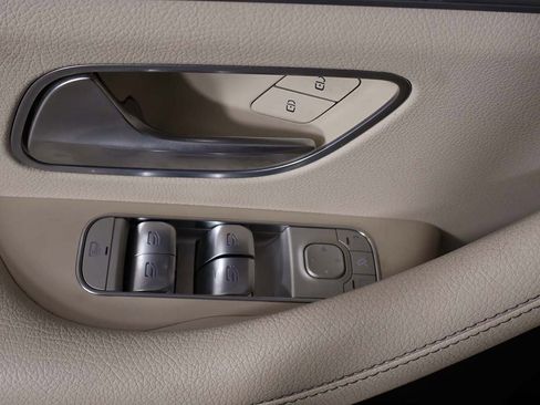 Used 2022 Mercedes-Benz GLE 450 4MATIC w/ Premium Package image 38