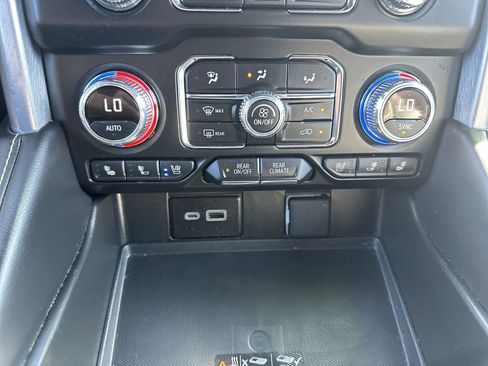 Used 2024 GMC Yukon SLT RWD image 29