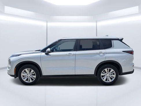 Used 2025 Mitsubishi Outlander ES FWD image 6