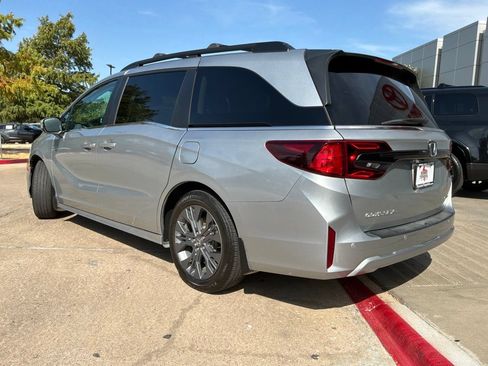 Used 2025 Honda Odyssey Touring image 6