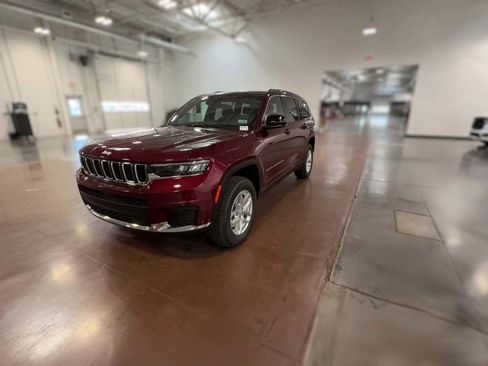 New 2025 Jeep Grand Cherokee L Laredo image 4
