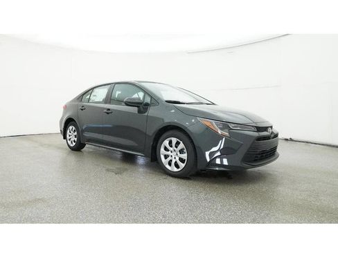 Used 2025 Toyota Corolla LE FWD image 34