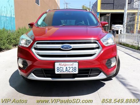 Used 2018 Ford Escape Titanium image 3
