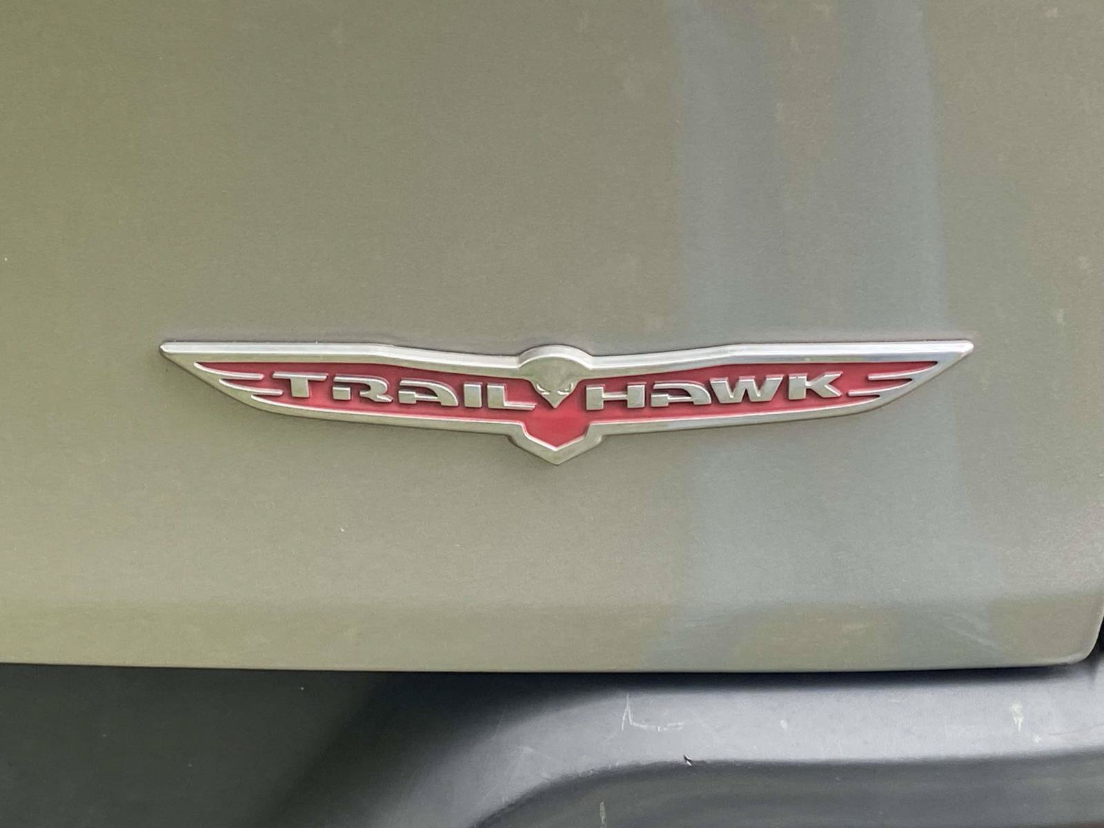 Used 2016 Jeep Cherokee Trailhawk w/ Leather Interior Group AWD/4WD image 12