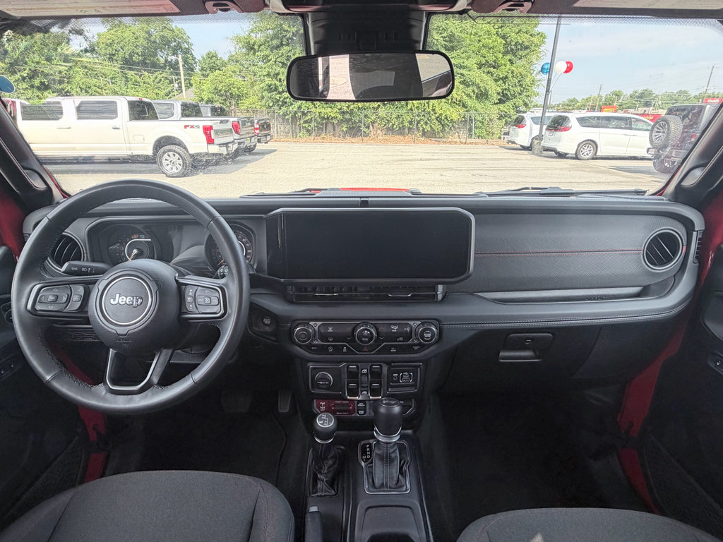 Used 2025 Jeep Wrangler Unlimited Rubicon AWD/4WD image 11