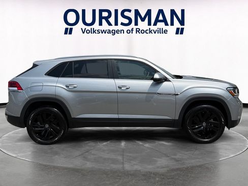 Used 2023 Volkswagen Atlas Cross Sport SE w/ Panoramic Sunroof Package FWD image 7