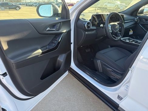 New 2026 Chevrolet Equinox LT image 9