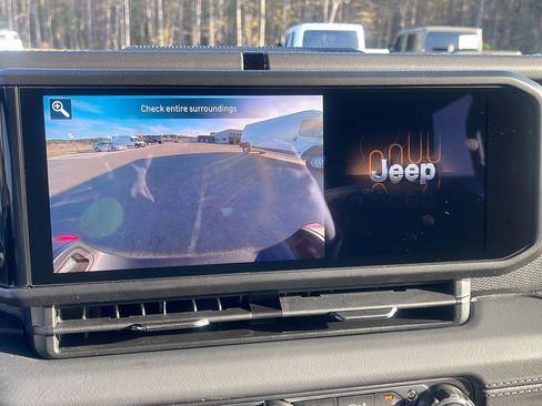 New 2025 Jeep Gladiator Rubicon image 17