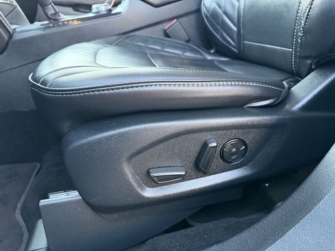 Used 2019 Ford Explorer Platinum image 15