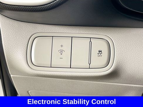 Used 2023 Hyundai Venue SEL image 13