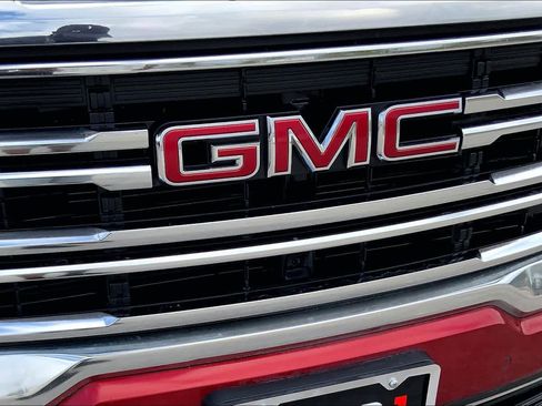 Used 2021 GMC Acadia SLE image 28