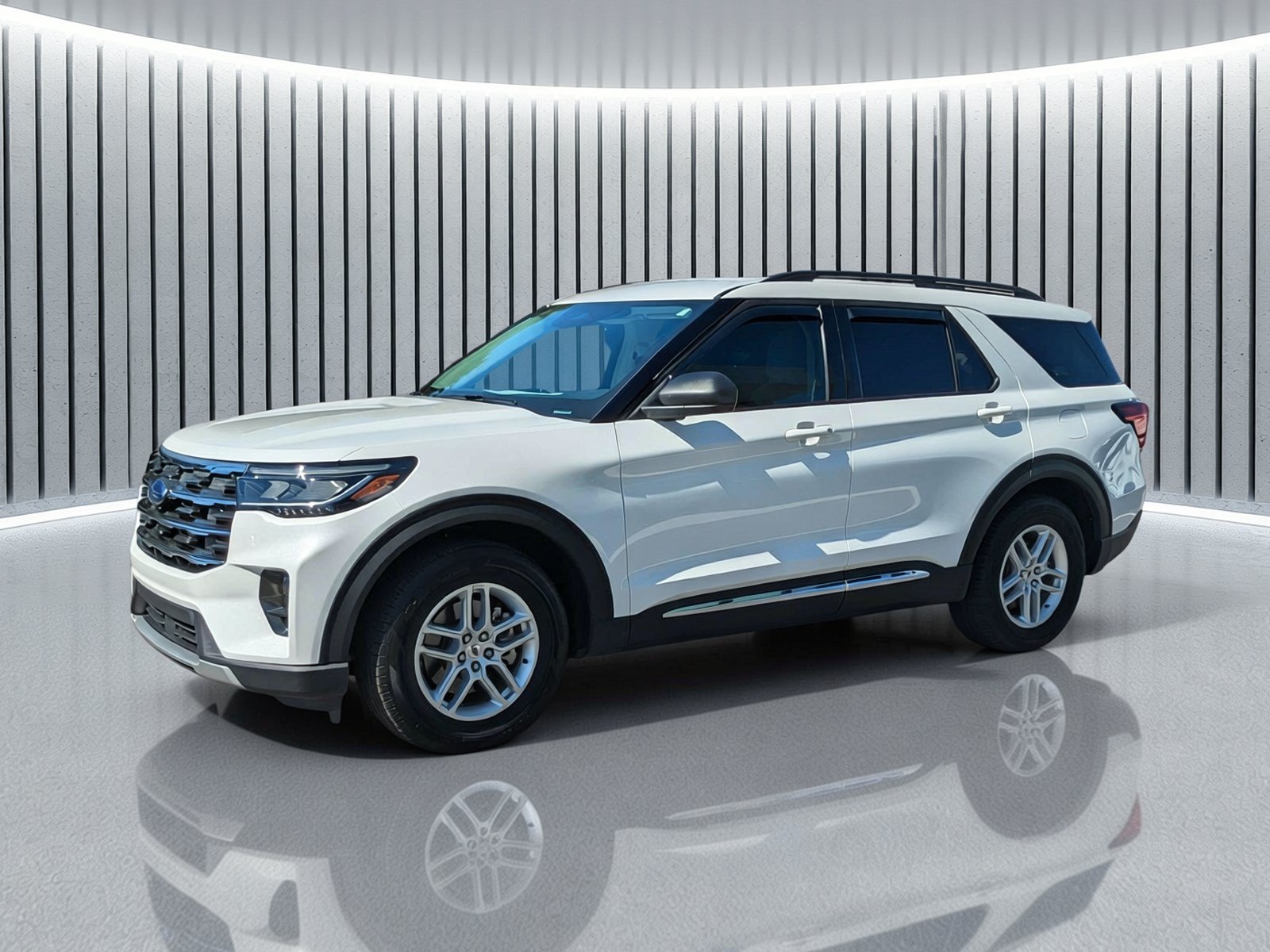 Used 2025 Ford Explorer Active w/ Active Comfort Package RWD image 11