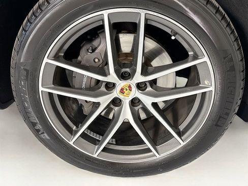Used 2023 Porsche Macan AWD/4WD image 32