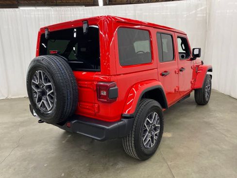 Used 2026 Jeep Wrangler Unlimited Sahara AWD/4WD image 6