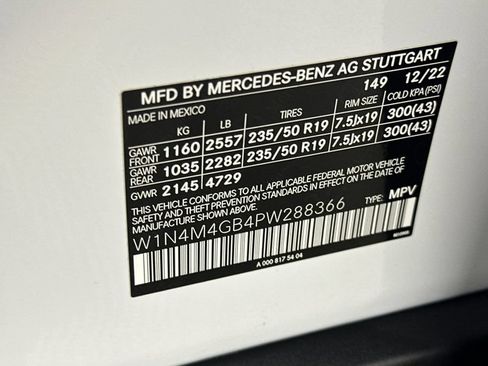 Used 2023 Mercedes-Benz GLB 250 image 40