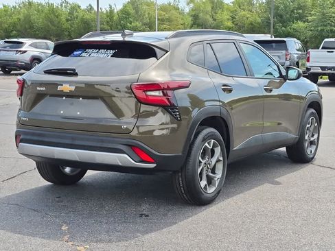 Used 2024 Chevrolet Trax LT w/ Driver Confidence Package FWD image 3