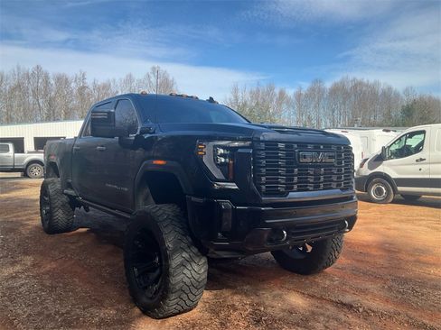 Used 2024 GMC Sierra 2500 Denali Ultimate image 3