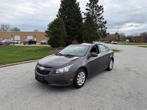 Used 2011 Chevrolet Cruze LS image 1