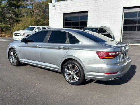 Used 2019 Volkswagen Jetta R-Line w/ R-Line Cold Weather Package image 5