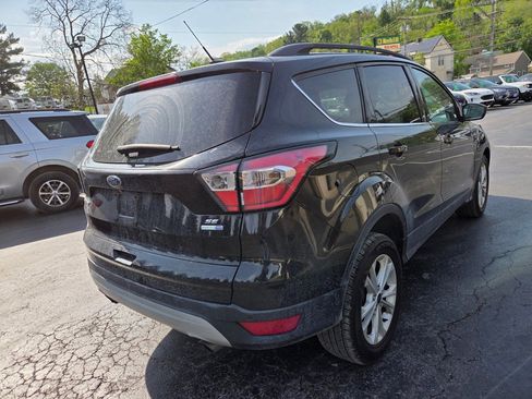 Used 2017 Ford Escape SE w/ Equipment Group 201A AWD/4WD image 2