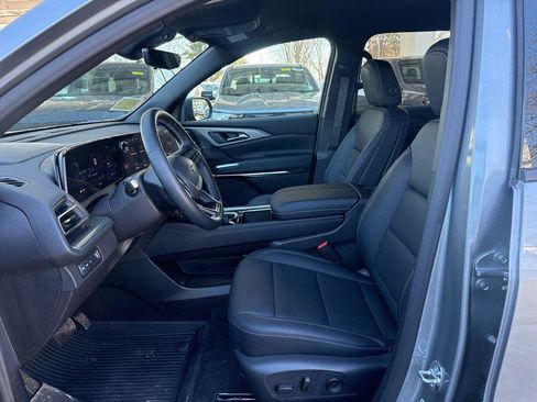 Used 2026 Chevrolet Traverse LT w/ Midnight/Sport Edition FWD image 17