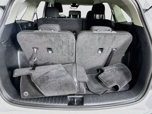 Used 2025 Kia Sorento LX FWD image 24