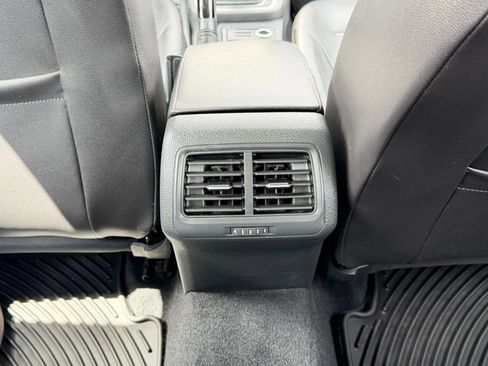Used 2015 Volkswagen Golf S FWD image 27