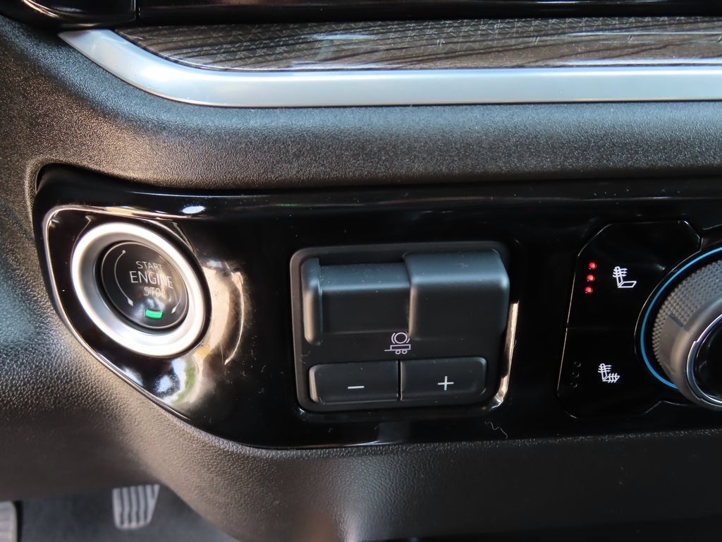 Used 2025 Chevrolet Silverado 1500 RST AWD/4WD image 7