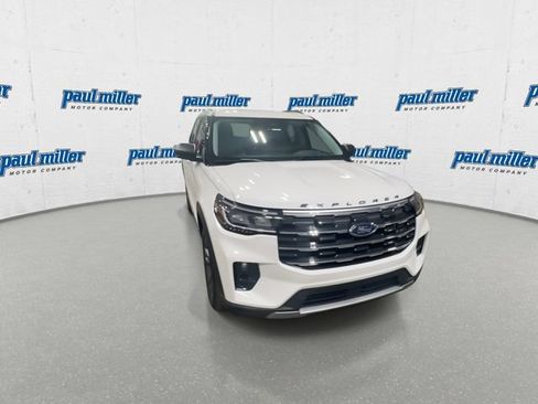 Used 2025 Ford Explorer Active w/ Active Comfort Package AWD/4WD image 4